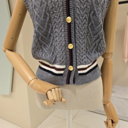 꽈배기 브이넥 니트조끼