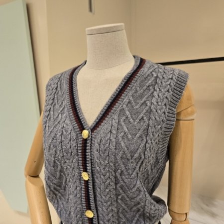 꽈배기 브이넥 니트조끼