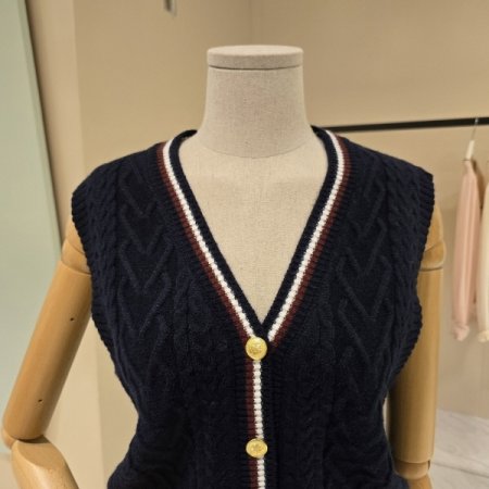 브이넥 꽈배기 니트조끼