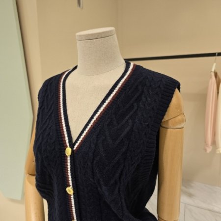 브이넥 꽈배기 니트조끼