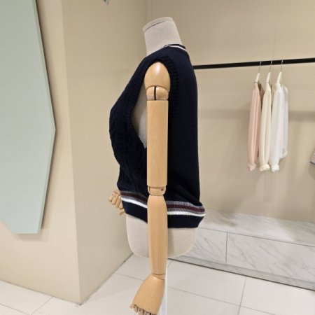 브이넥 꽈배기 니트조끼