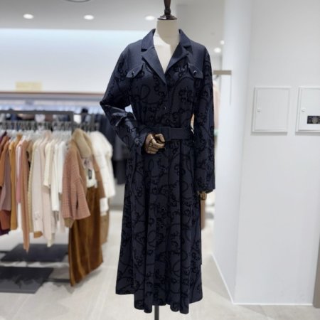 자수 디테일 카라넥 벨티드 원피스