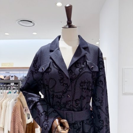 자수 디테일 카라넥 벨티드 원피스