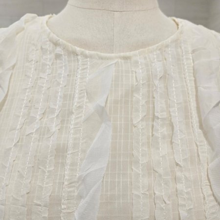 크림러플블라우스