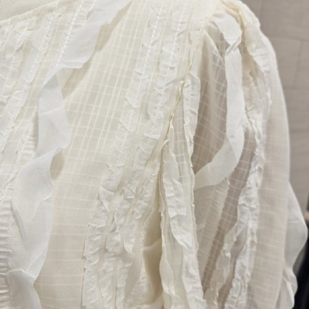 크림러플블라우스