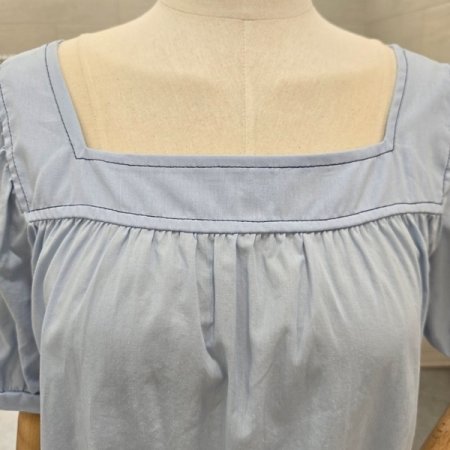 스티치배색반팔블라우스