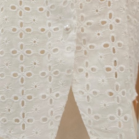 펀칭끈크롭블라우스