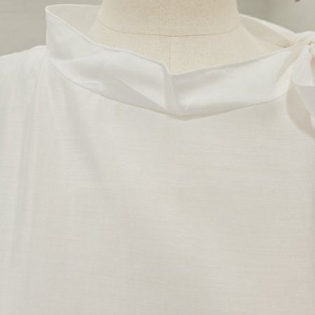 타이끈민소매블라우스