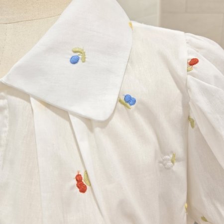 튤립자수반팔블라우스