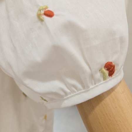 튤립자수반팔블라우스