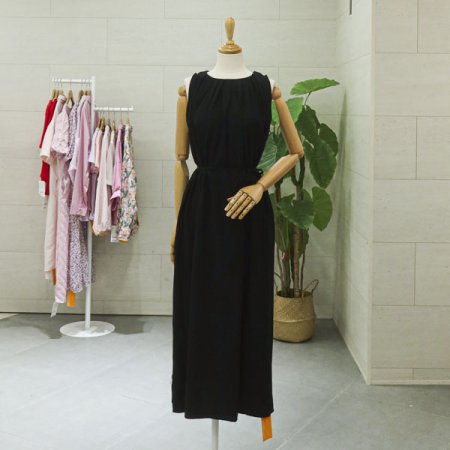 목선핀턱민소매원피스