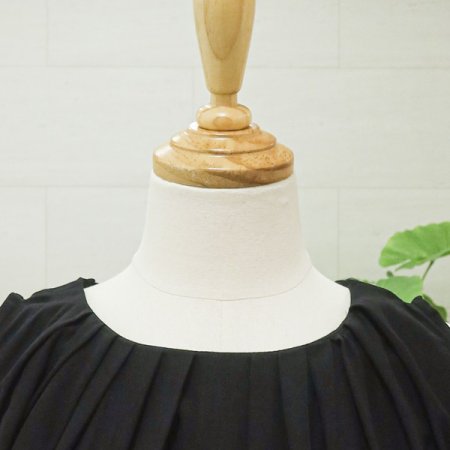 목선핀턱민소매원피스