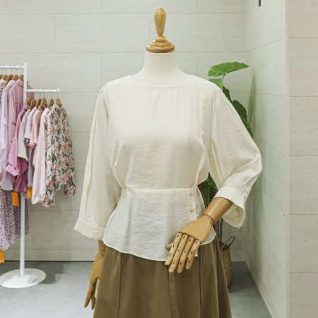 양허리끈단추블라우스