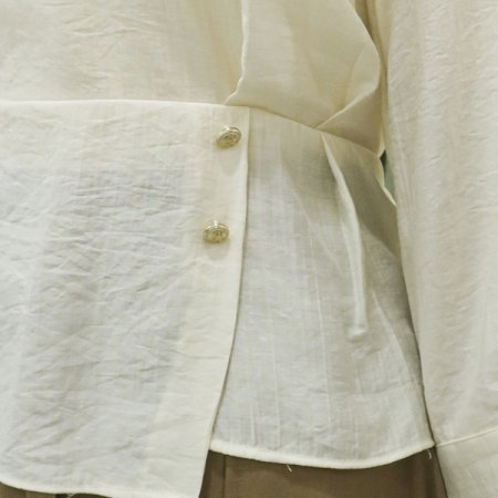 양허리끈단추블라우스