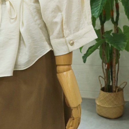 양허리끈단추블라우스