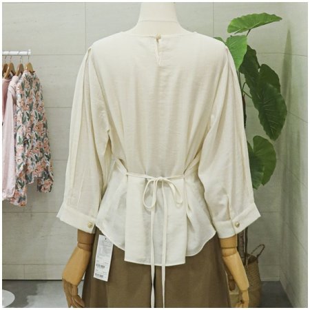 양허리끈단추블라우스