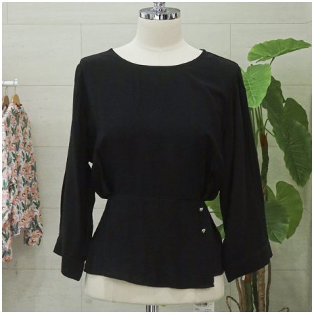 양허리끈단추블라우스