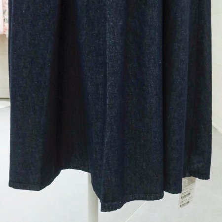 앞핀턱데님스커트