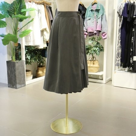 플리츠단추랩스커트