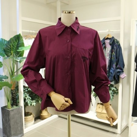 카라포켓자수블라우스