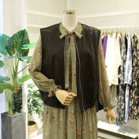 라운드가죽집업베스트