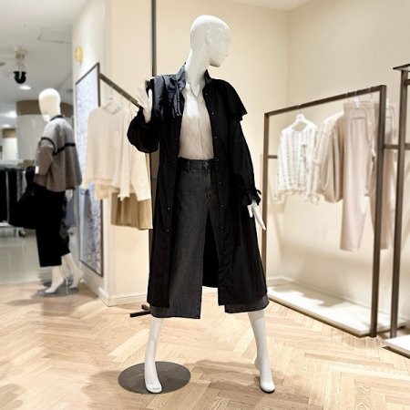 케이프 디테일 트렌치 코트