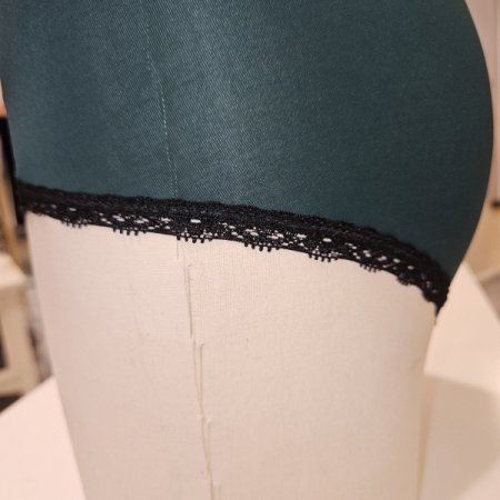 앞 블랙레이스 배색 삼각팬티