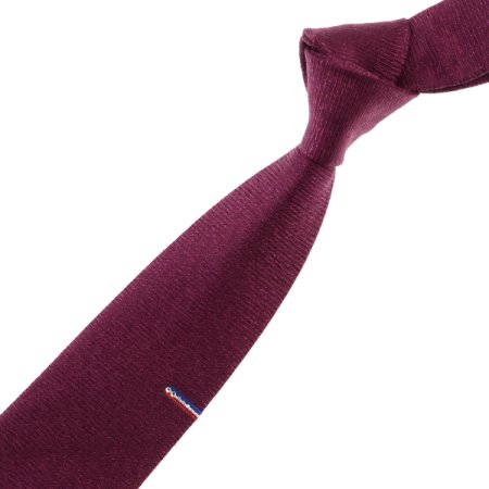 포인트가 돋보이는 원포인트 큐빅타이