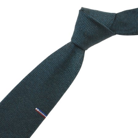 포인트가 돋보이는 원포인트 큐빅타이