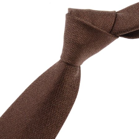 깔끔한 조직감 돋보이는 솔리드타이