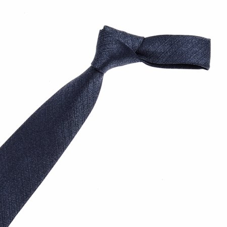 다양한 조직감이 블렌드된 솔리드 타이