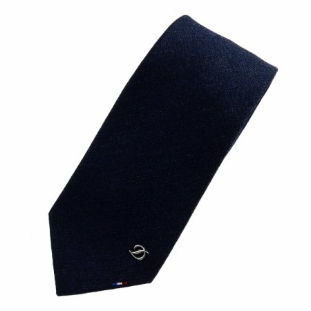 삼색 로고 포인트가 돋보이는 슬림타이