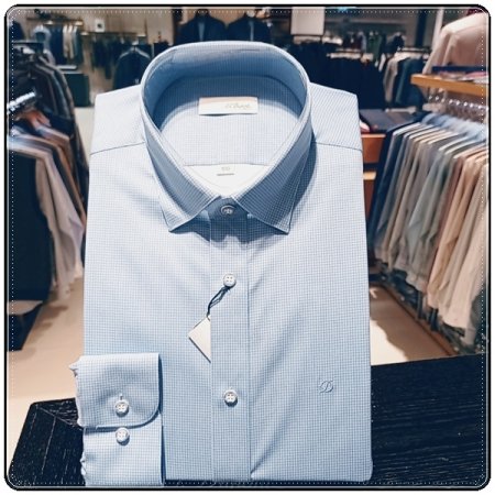구김이 없는 것이 특징인 슬림셔츠