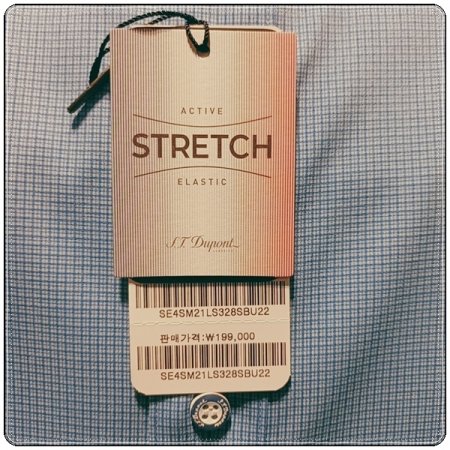 구김이 없는 것이 특징인 슬림셔츠