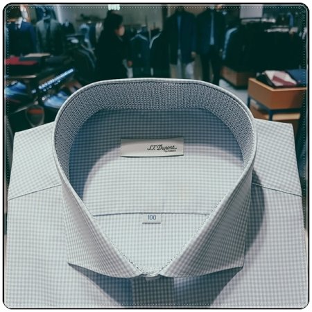 오른쪽커프스의듀퐁만의시그니처인 자수