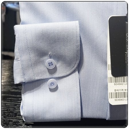 듀퐁만의 아이덴티티인 둥근D라벨셔츠