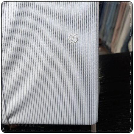 스트레치 소재의 핀스트라이프 원단셔츠