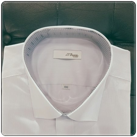 시그니처인 풀로고 자수를 수놓은셔츠