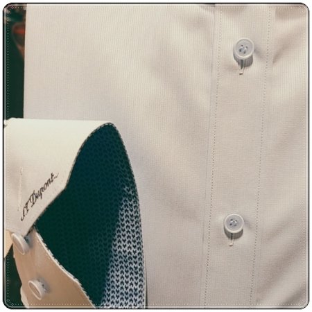 시그니처인 풀로고 자수를 수놓은셔츠