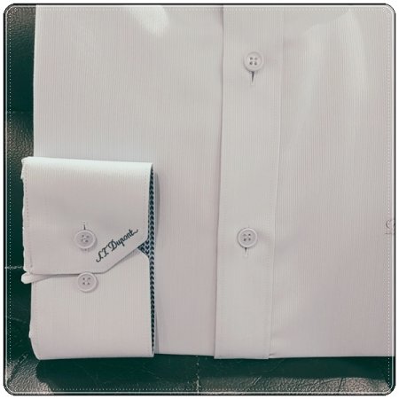 시그니처인 풀로고 자수를 수놓은셔츠