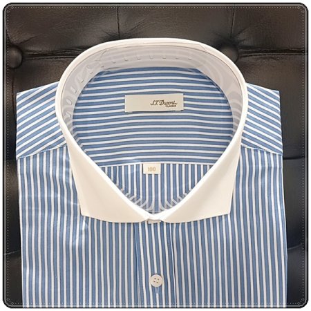 삼색자수가 수놓아진 클래식클래릭셔츠