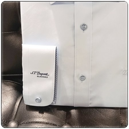 트윌소재를 사용한 기본 컴포터블 셔츠