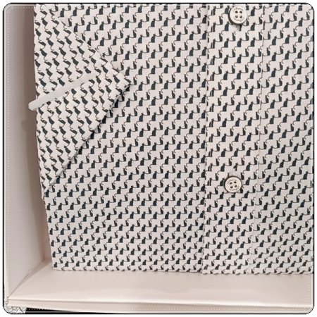 스트레치 소재를 사용한 프린트셔츠