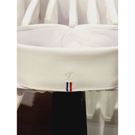 카라 뒷고대에삼색자수와 D로고새김셔츠