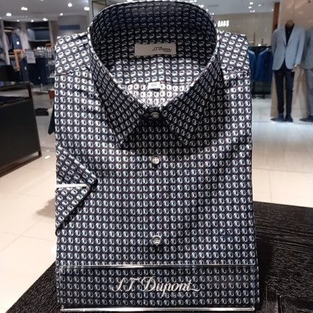 평직 그라운드에 컬러감의 프린트한셔츠