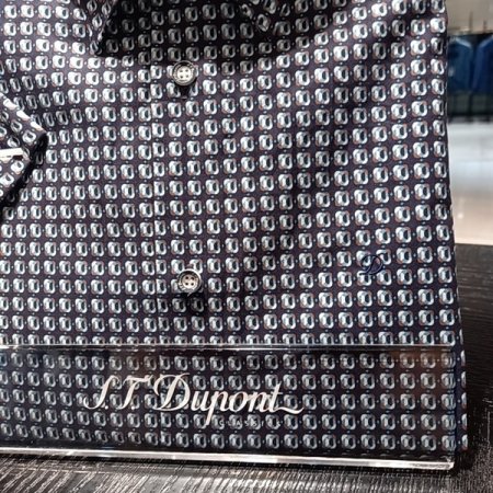 평직 그라운드에 컬러감의 프린트한셔츠