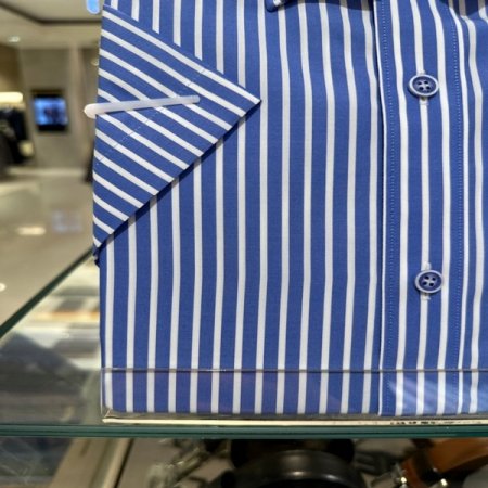 스트라이프둥근D라벳 포인트인 반팔셔츠