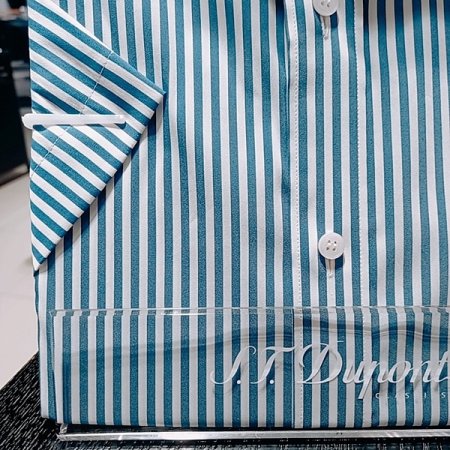 삼색자수를 카라 뒷고대에 자수놓은셔츠