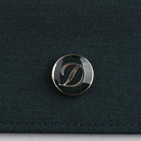 카라뒷고대 둥근D리벳 사양의슬림핏셔츠