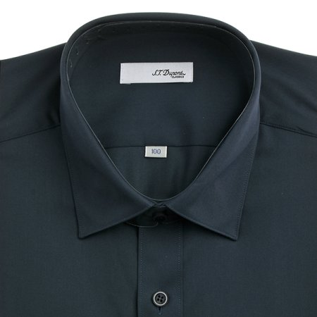 카라뒷고대 둥근D리벳 사양의슬림핏셔츠